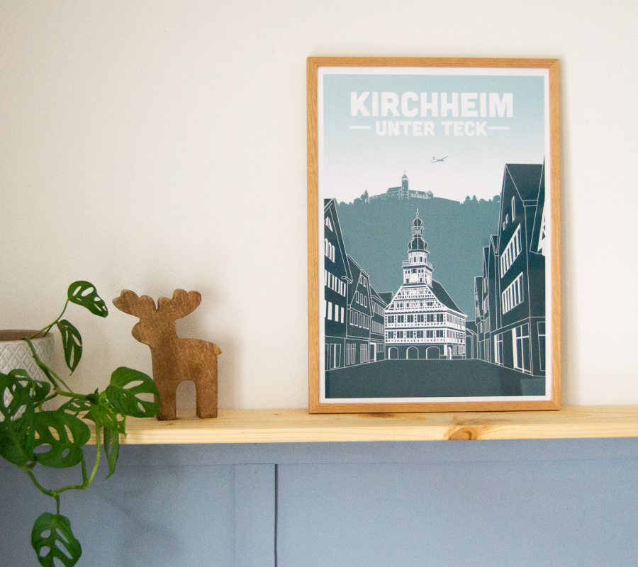 Gezeigt wird ein illustriertes Poster von der Stadt Kirchheim unter Teck. zu sehen ist der Rathausturm.